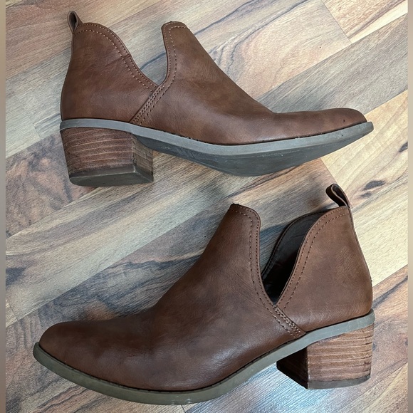 American Eagle Outfitters Brown Faux Leather Ankle Booties - Picture 7 of 9
